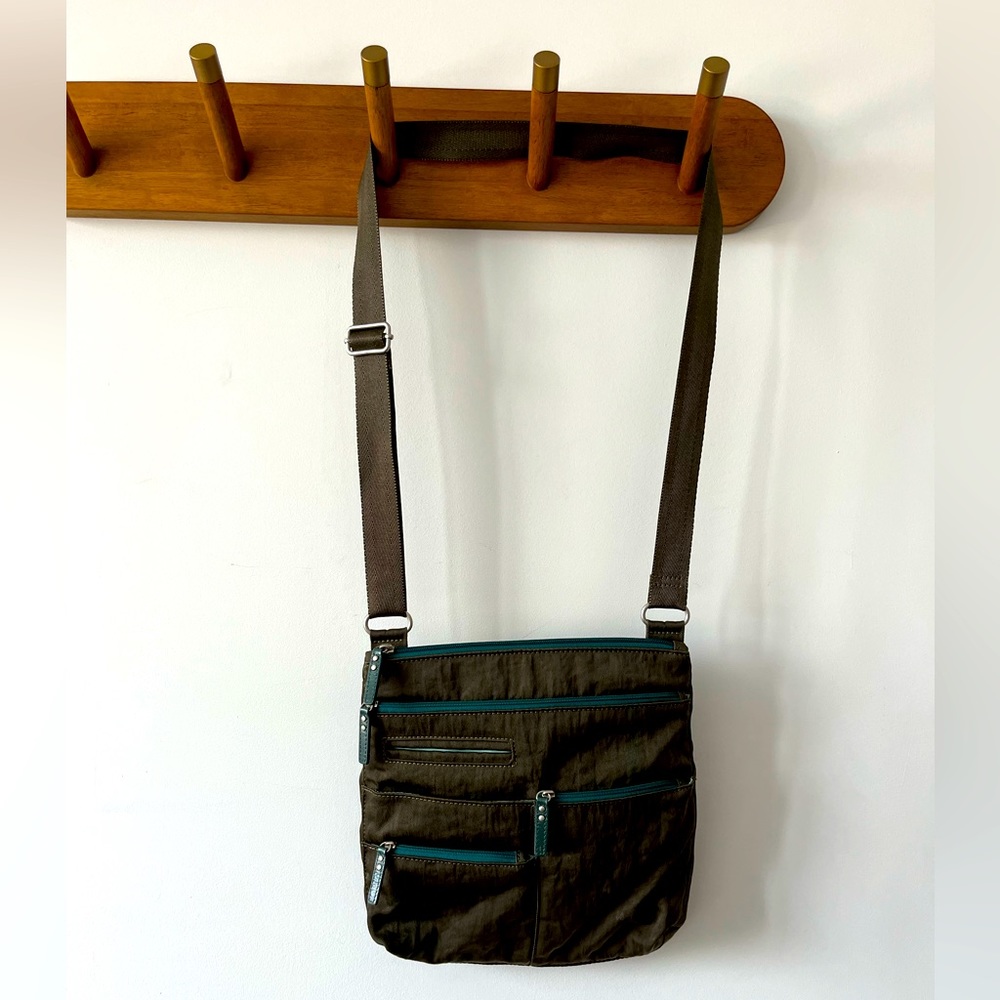 Highway cross body bag. Sustainable, Urban Chic